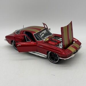 Maisto Pro Rodz 1965 Chevrolet Corvette 1/18 Red/Gold Racing Stripes Diecast Car